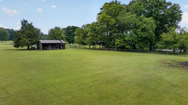 1405 Old Estill Springs Rd, Winchester, TN 37398