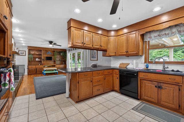 1405 Old Estill Springs Rd, Winchester, TN 37398