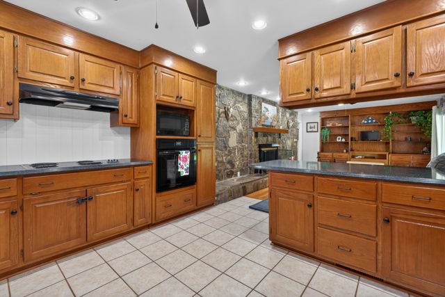 1405 Old Estill Springs Rd, Winchester, TN 37398