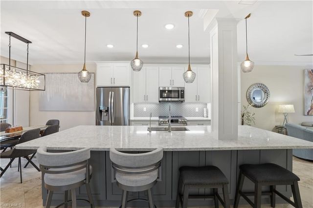 7087 Barrington CIR 102, Naples, FL 34108