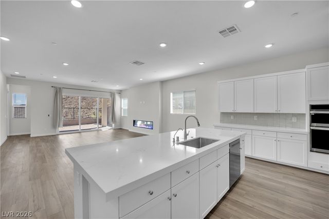 92 Ibiza Lake Drive, Henderson, NV 89011