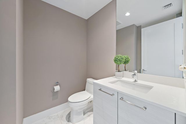 1 Water Club Way 1604, North Palm Beach, FL 33408