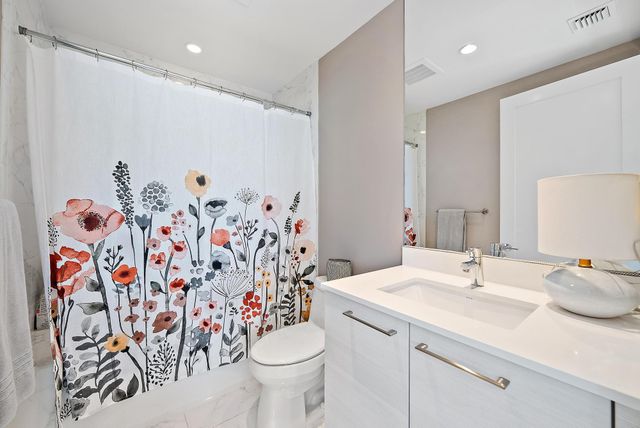 1 Water Club Way 1604, North Palm Beach, FL 33408