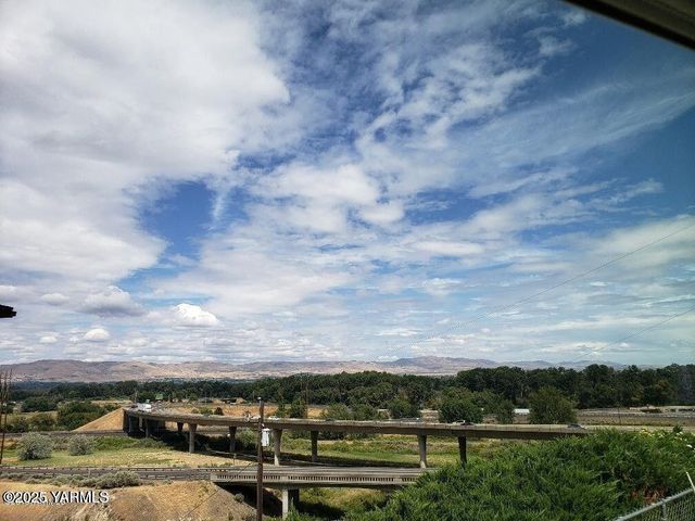 12 Leisure Hill Dr, Union Gap, WA 98903