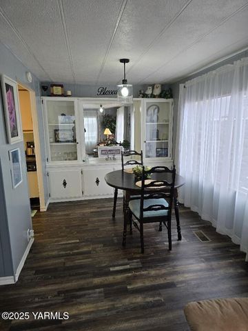 12 Leisure Hill Dr, Union Gap, WA 98903