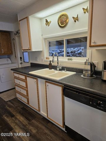 12 Leisure Hill Dr, Union Gap, WA 98903