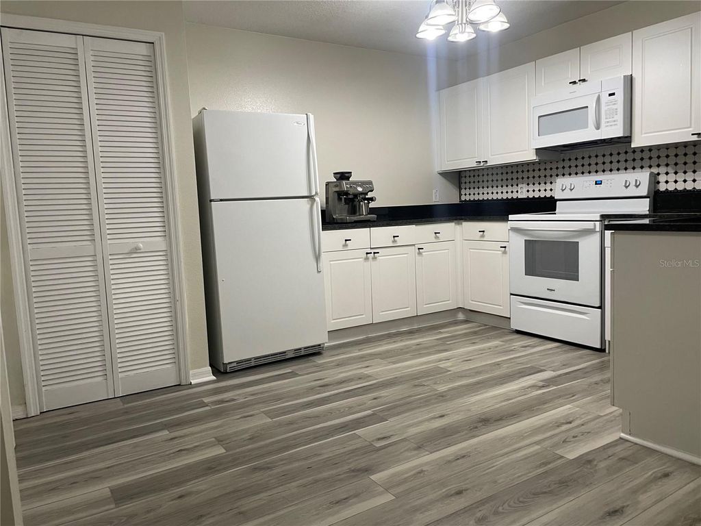 Image 3 of property listing at 2720 CLUB CORTILE CIRCLE A, Kissimmee, FL 34746