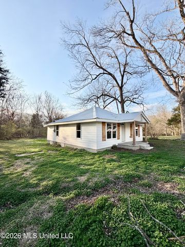 192 Jarrott Street, Holly Springs, MS 38635