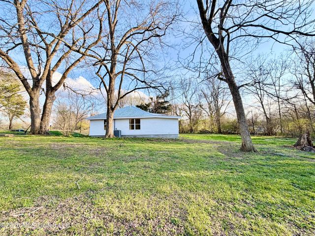 192 Jarrott Street, Holly Springs, MS 38635