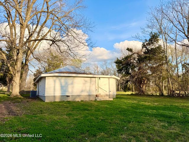 192 Jarrott Street, Holly Springs, MS 38635