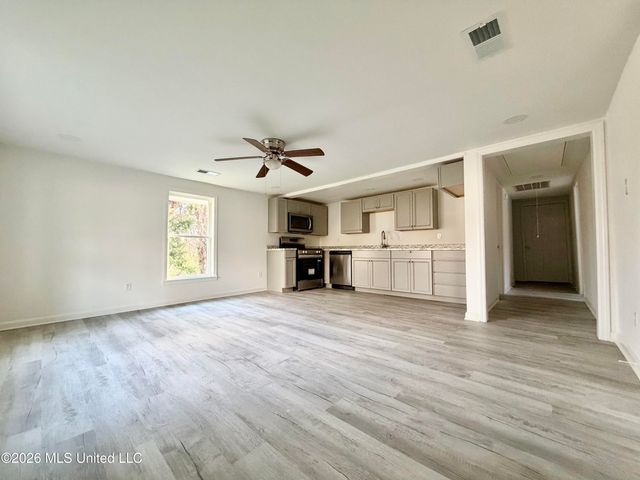 192 Jarrott Street, Holly Springs, MS 38635