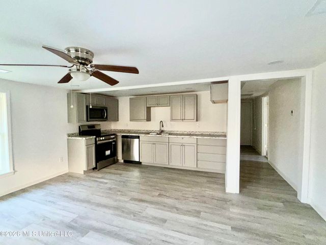 192 Jarrott Street, Holly Springs, MS 38635