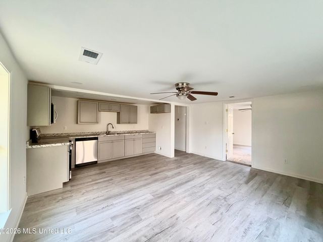 192 Jarrott Street, Holly Springs, MS 38635