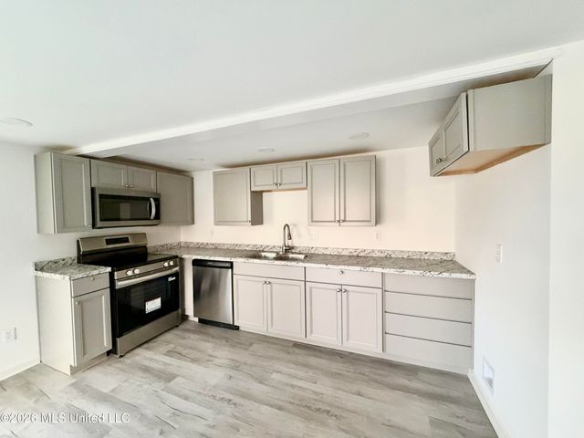 192 Jarrott Street, Holly Springs, MS 38635