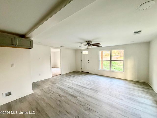 192 Jarrott Street, Holly Springs, MS 38635