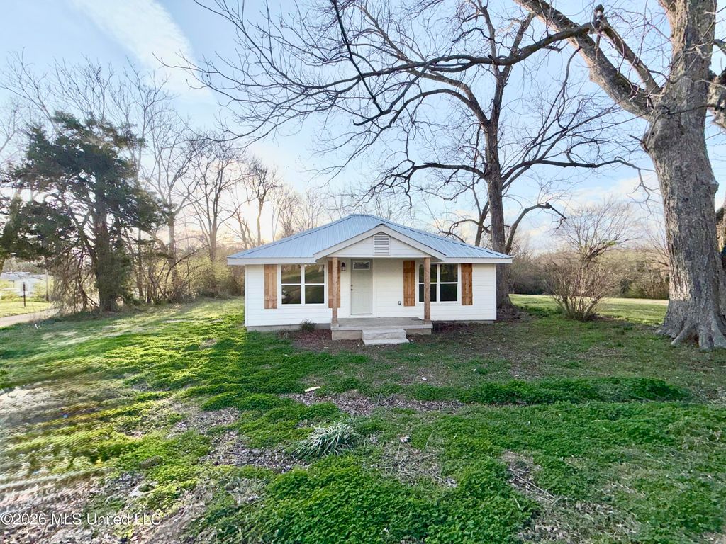 192 Jarrott Street, Holly Springs, MS 38635