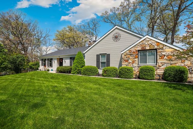 1986 Greenvalley Drive, Crown Point, IN 46307