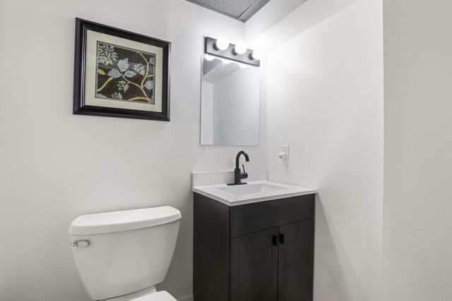 1986 Greenvalley Drive, Crown Point, IN 46307