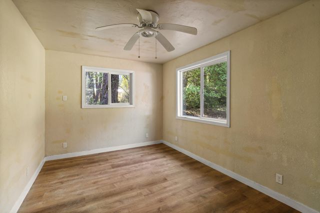 543 Pinewood Way, Cave Junction, OR 97523
