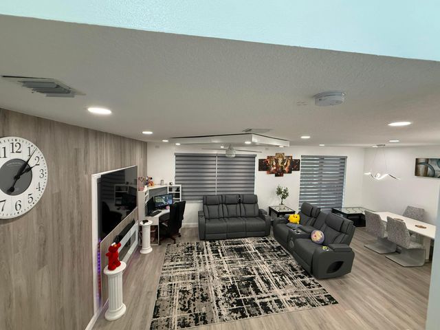 9114 VILLA PALMA Lane, West Palm Beach, FL 33418