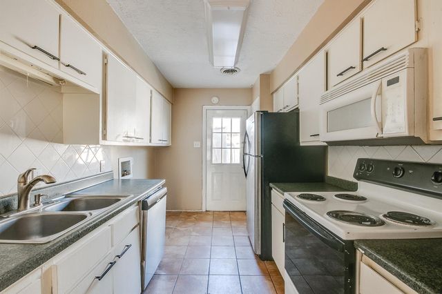 2689 Gessner Road 802, Houston, TX 77080