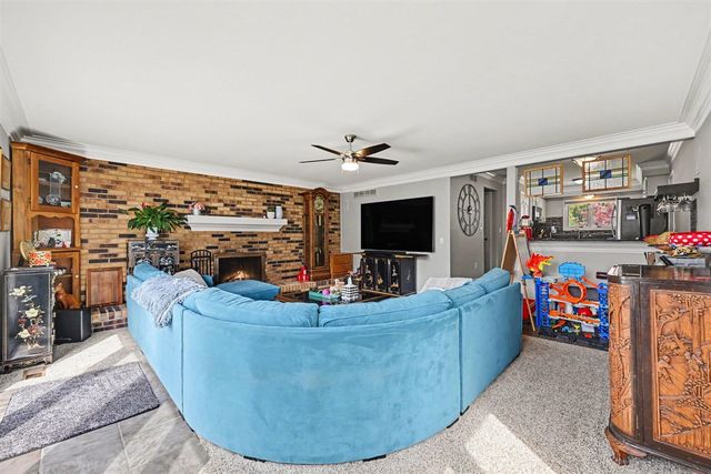 1176 Meadowood Drive, Waterford, MI 48327