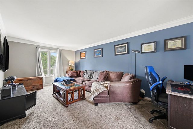 1176 Meadowood Drive, Waterford, MI 48327