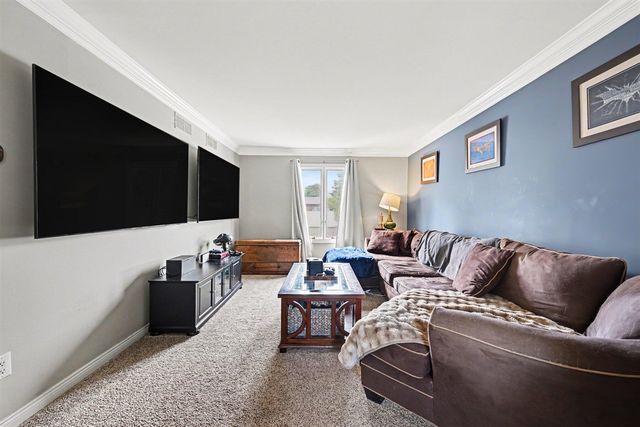 1176 Meadowood Drive, Waterford, MI 48327