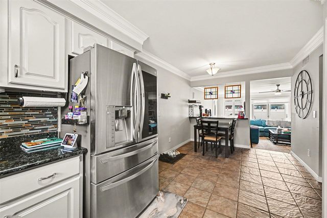 1176 Meadowood Drive, Waterford, MI 48327
