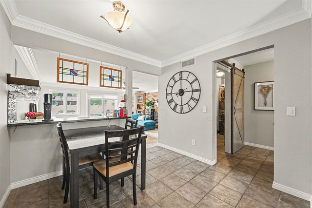 1176 Meadowood Drive, Waterford, MI 48327