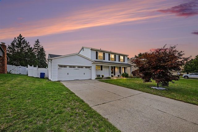 1176 Meadowood Drive, Waterford, MI 48327