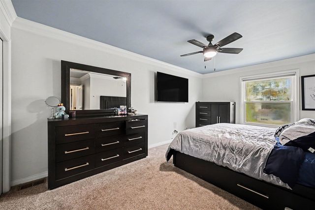 1176 Meadowood Drive, Waterford, MI 48327