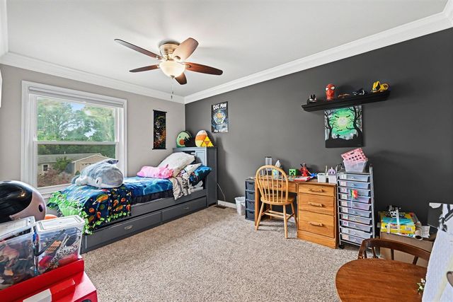 1176 Meadowood Drive, Waterford, MI 48327