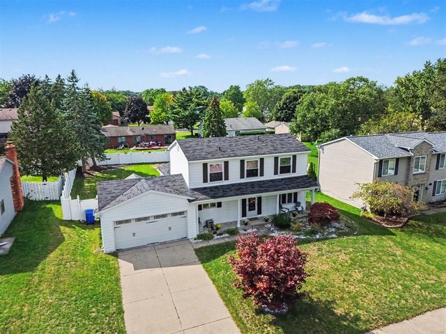 1176 Meadowood Drive, Waterford, MI 48327