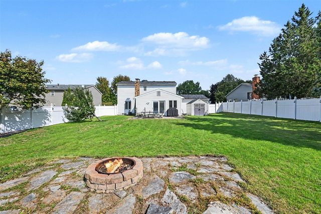 1176 Meadowood Drive, Waterford, MI 48327
