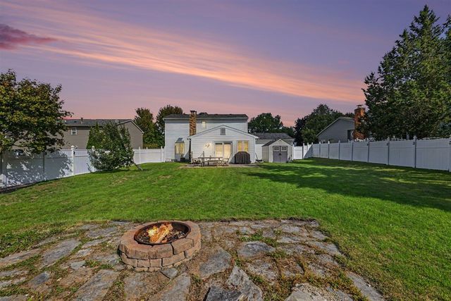 1176 Meadowood Drive, Waterford, MI 48327