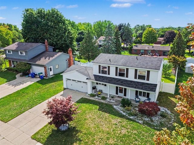 1176 Meadowood Drive, Waterford, MI 48327