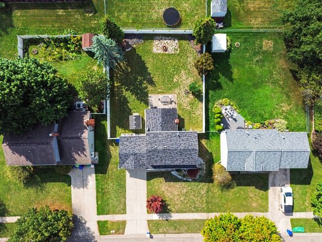 1176 Meadowood Drive, Waterford, MI 48327