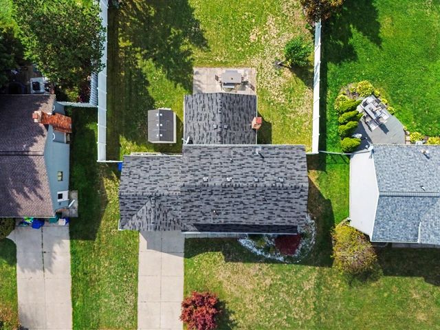 1176 Meadowood Drive, Waterford, MI 48327