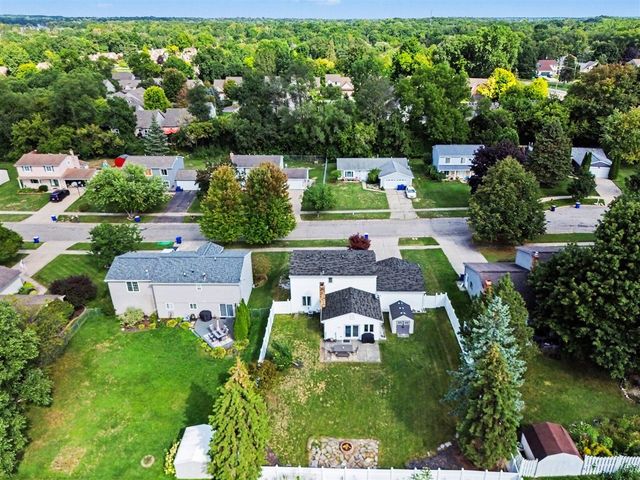 1176 Meadowood Drive, Waterford, MI 48327