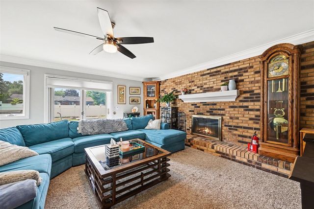 1176 Meadowood Drive, Waterford, MI 48327