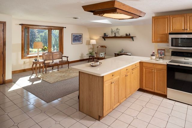 25 Dukes Brook Road, Plympton, MA 02367