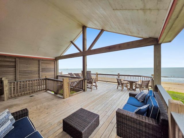 1706 Highway 87, Gilchrist, TX 77617