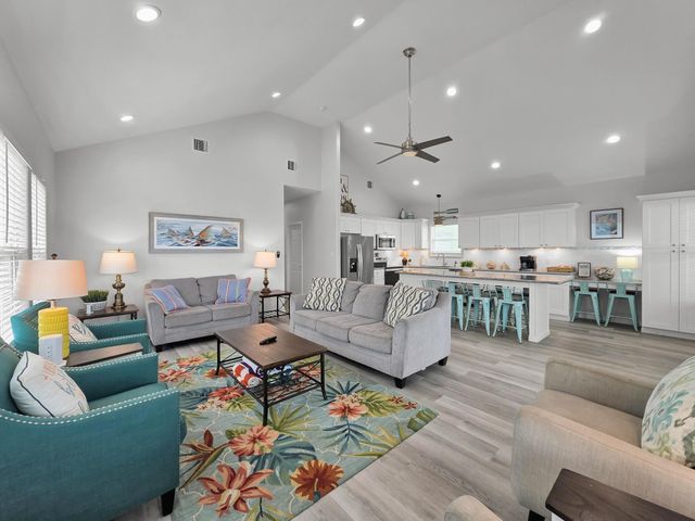 1706 Highway 87, Gilchrist, TX 77617