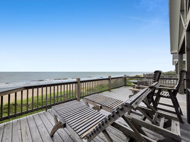 1706 Highway 87, Gilchrist, TX 77617