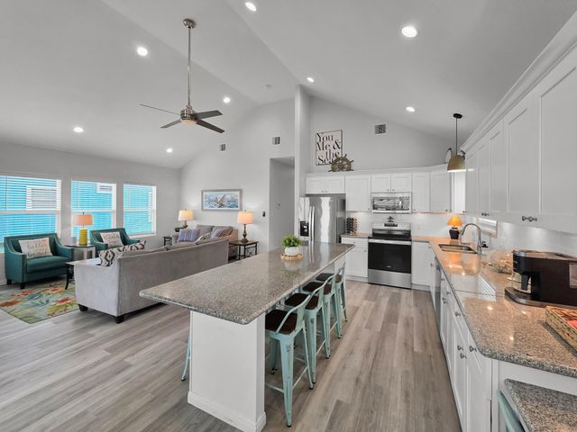 1706 Highway 87, Gilchrist, TX 77617