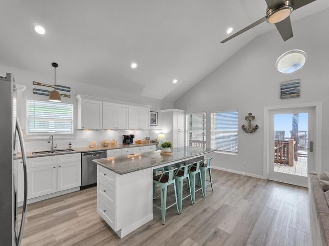1706 Highway 87, Gilchrist, TX 77617