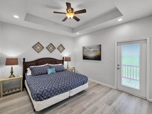 1706 Highway 87, Gilchrist, TX 77617