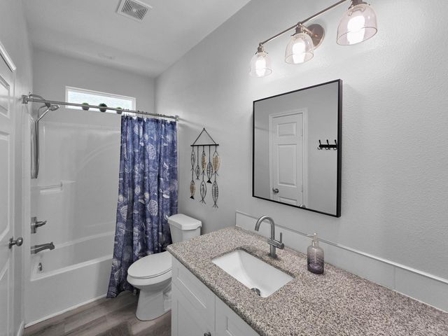 1706 Highway 87, Gilchrist, TX 77617