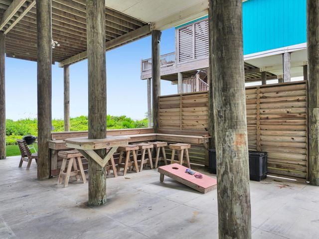 1706 Highway 87, Gilchrist, TX 77617